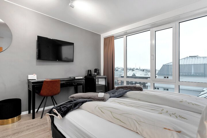 Room 33 of 219