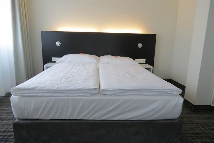 Room 37 of 125