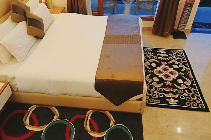 Room 28 of 68