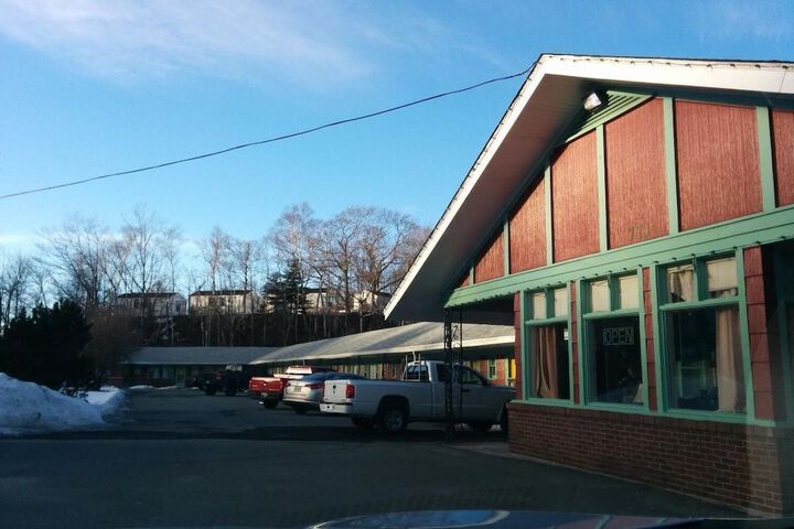 ESQUIRE MOTEL
