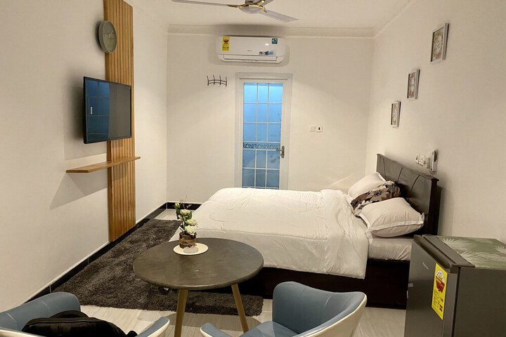 Room 26 of 77
