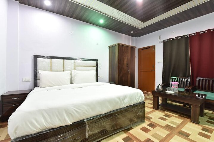 Room 8 of 25