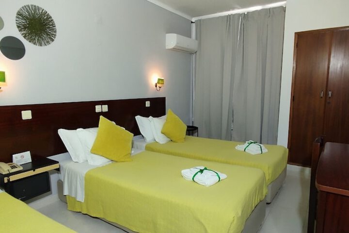 Room 28 of 82