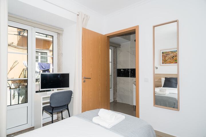 Room 18 of 76