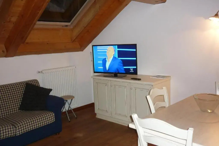 Room 6 of 25