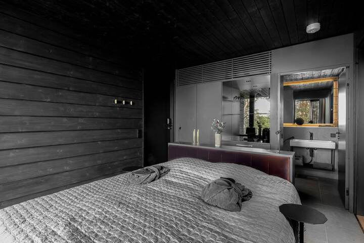 Room 2 of 23
