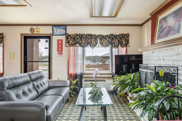 Entrance & Lobby