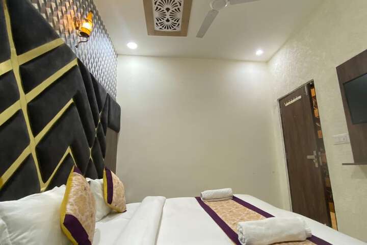 Room 17 of 46