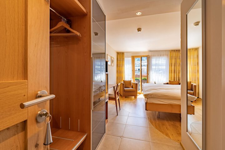 Room 15 of 97
