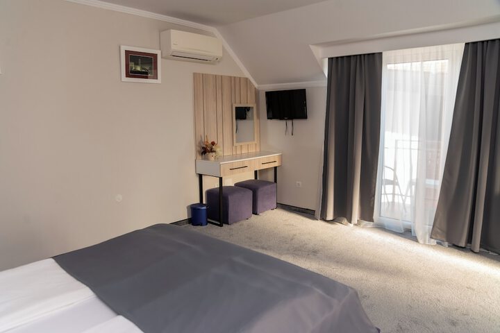 Room 4 of 54