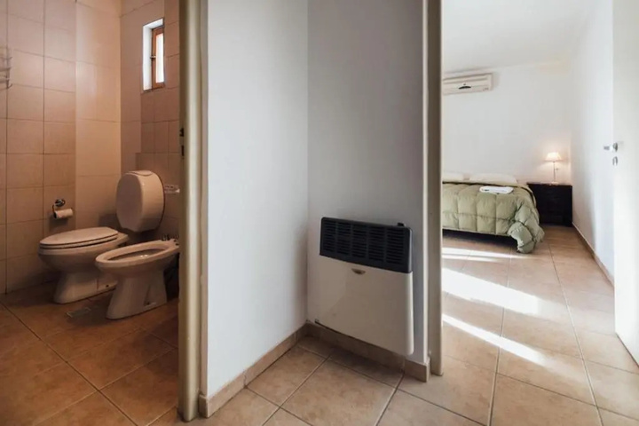 Room 9 of 18