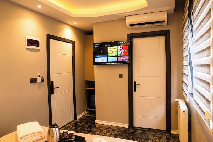 Room 7 of 31