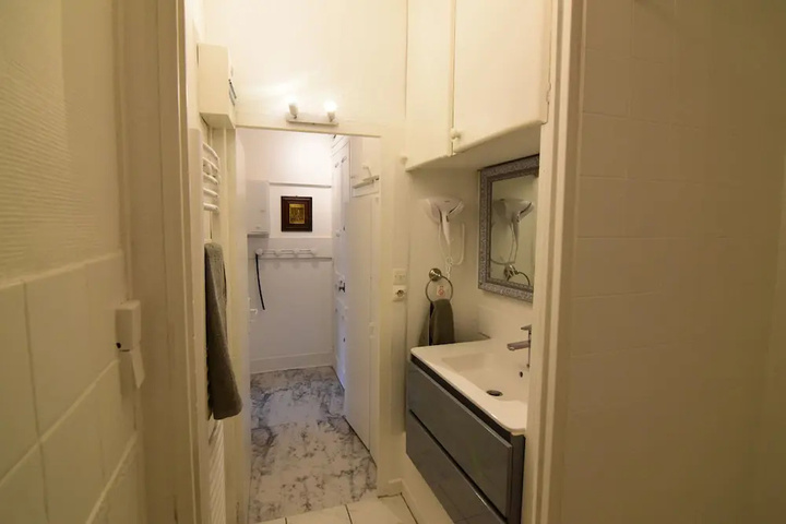 Room 9 of 22