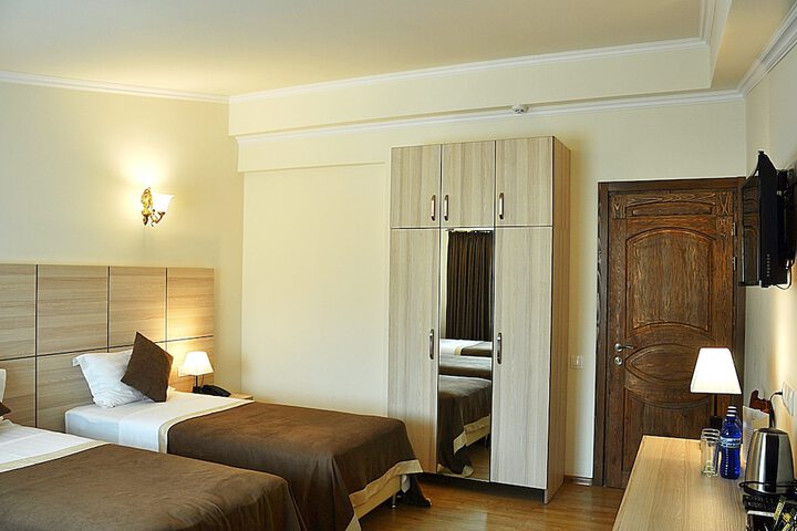 Room 16 of 60