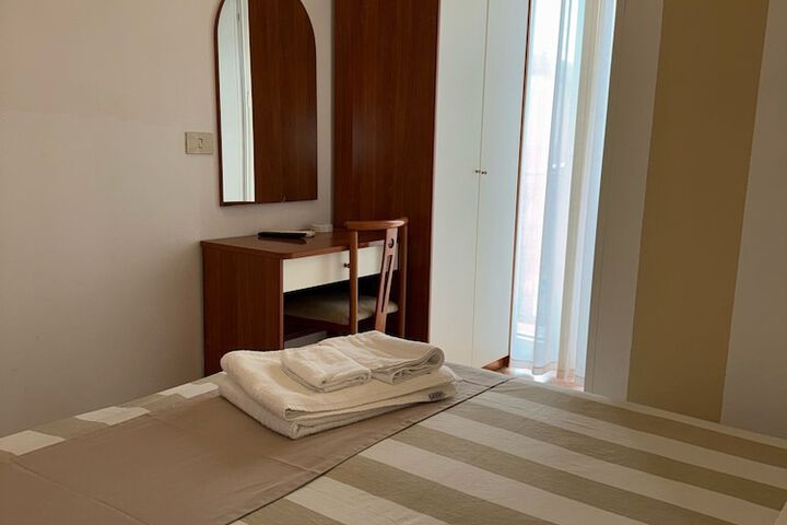 Room 96 of 142