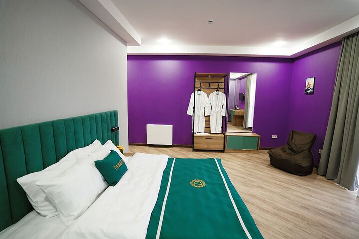 Room 10 of 42