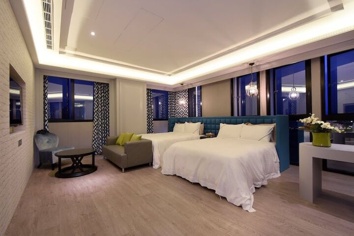 Room 6 of 113