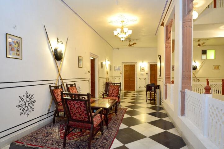 Entrance & Lobby