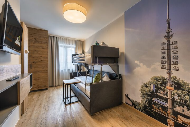 Room 10 of 180