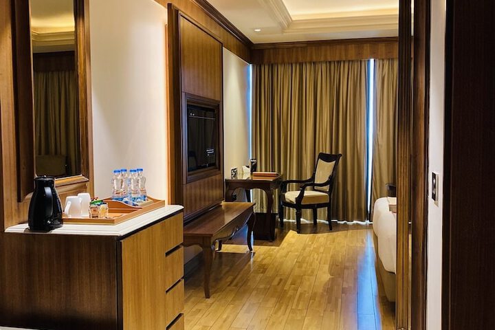 Room 28 of 71