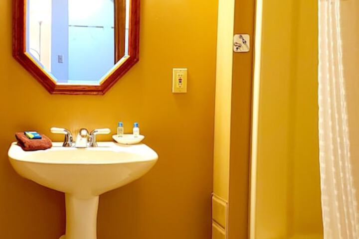 Bathroom sink