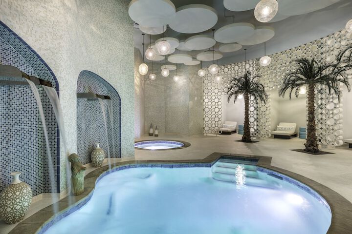 Indoor spa tub