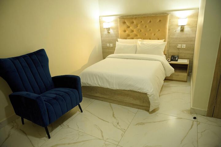 Room 2 of 49