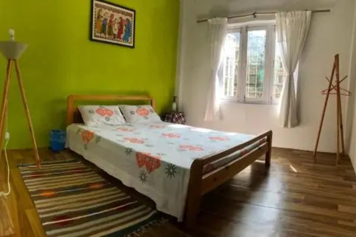 Room 4 of 13