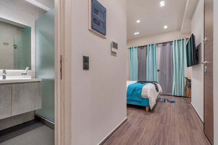 Room 25 of 100