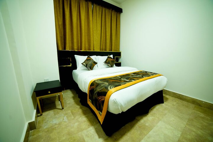 Room 12 of 34