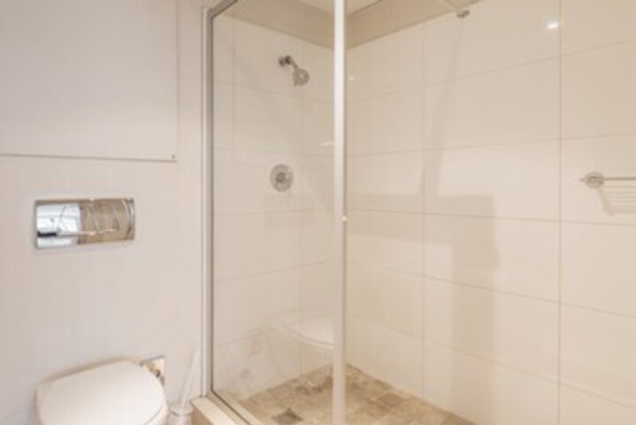 Room 4 of 18