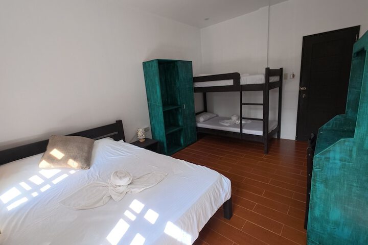 Room 8 of 144