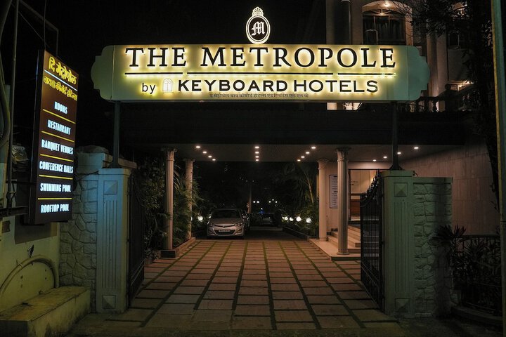 Hotel 2 of 114