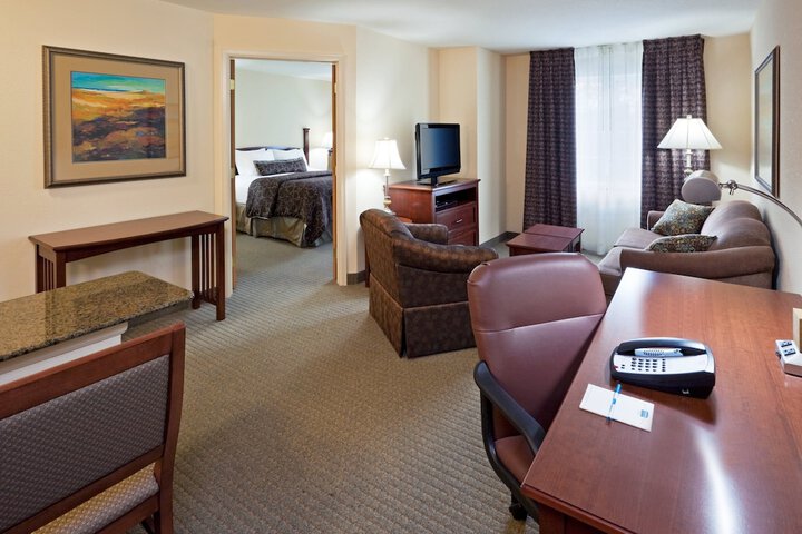 1 Queen Bed Studio Suite (5 of 12)