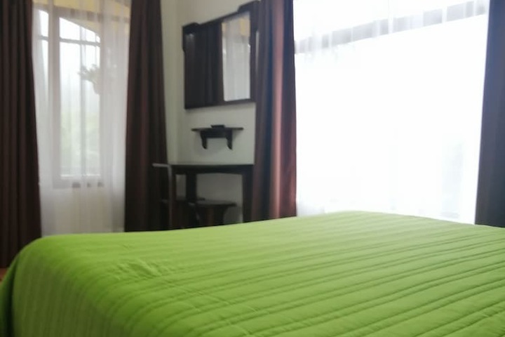Room 6 of 110