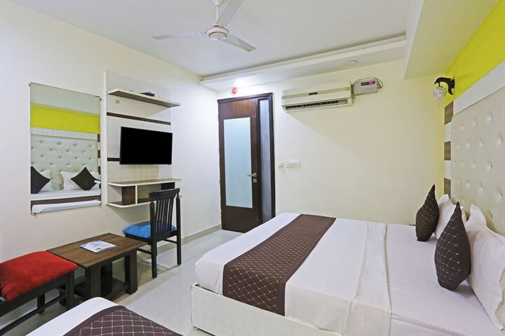 Room 52 of 76