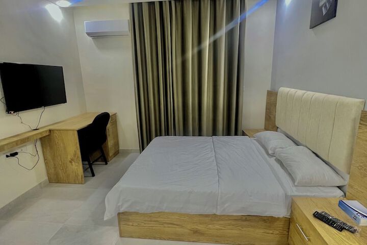 Room 14 of 39