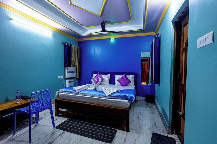 Room 12 of 34