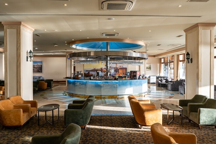 Entrance & Lobby