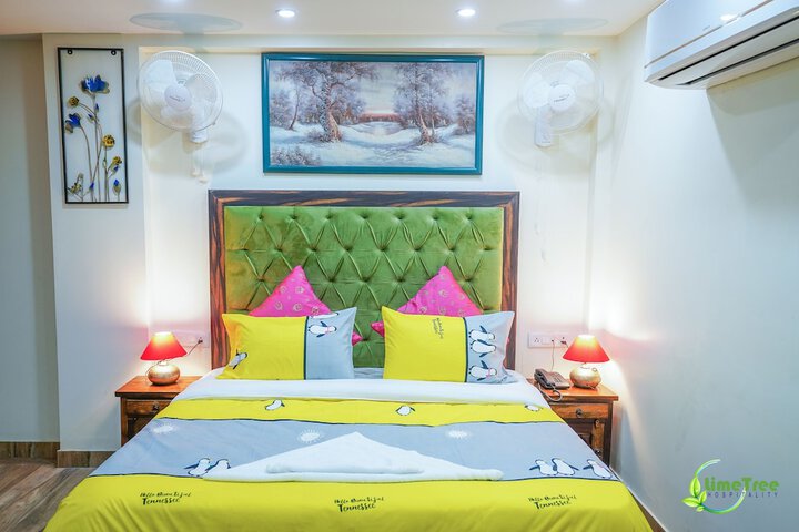 Room 5 of 18