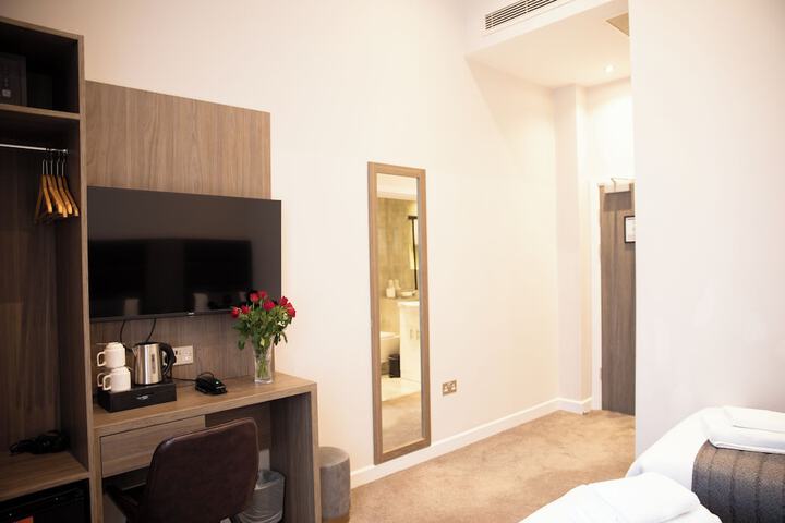 Room 44 of 76
