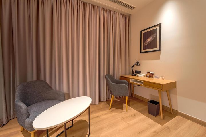 Room 20 of 94