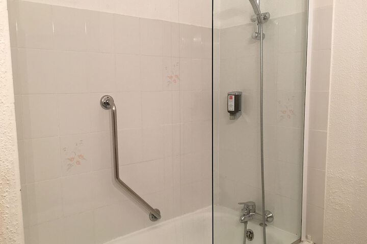 Room 17 of 33