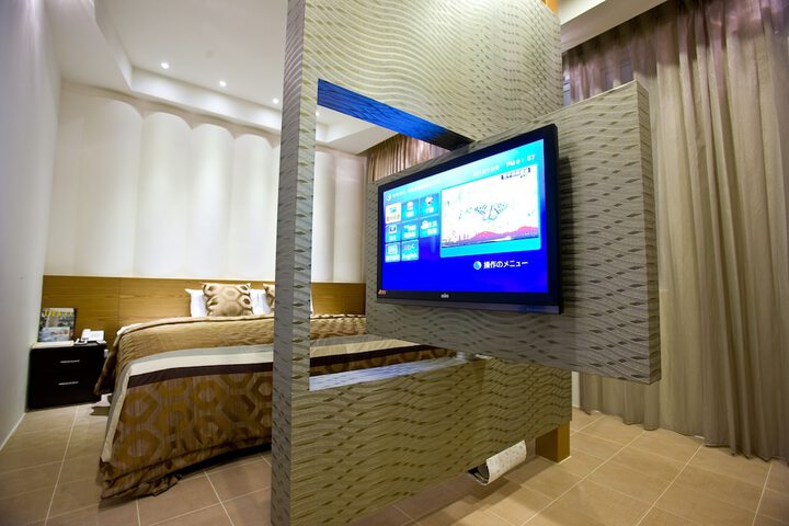 Room 32 of 64