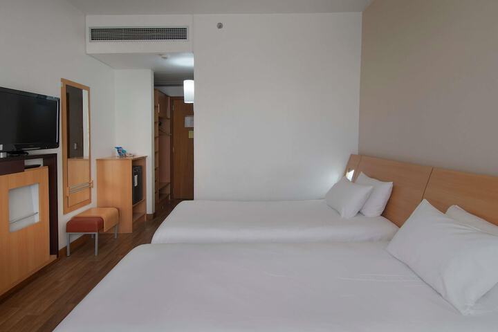 Room 17 of 108