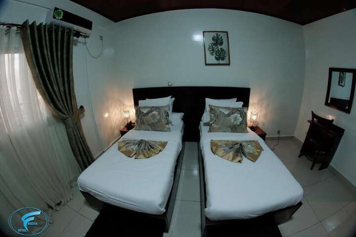Room 20 of 38