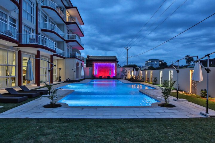 Pool 19 of 41