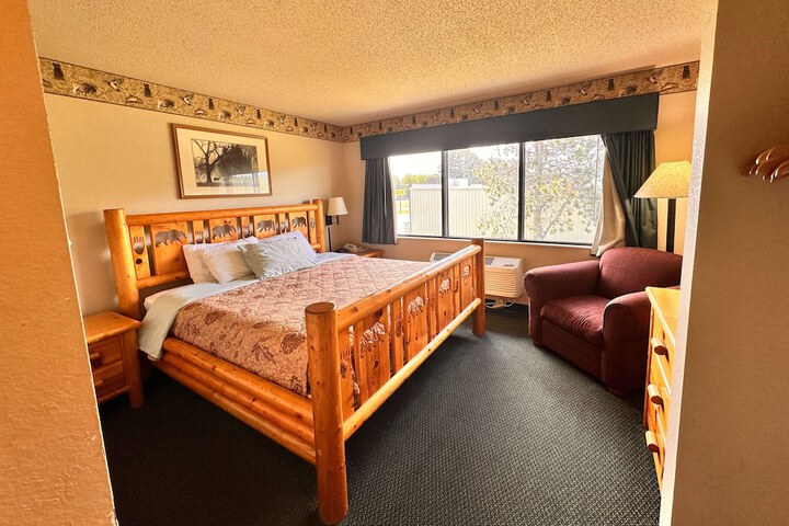 1 King Bed Second Floor (30 of 38)
