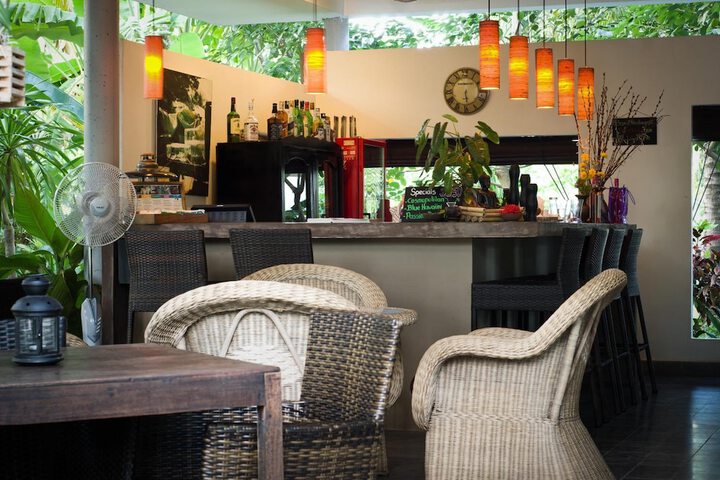 Lounge 41 of 49