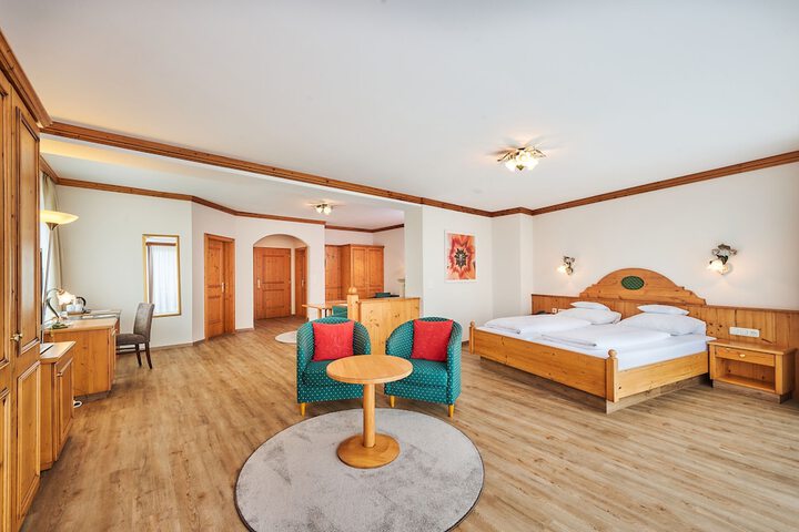Room 10 of 106